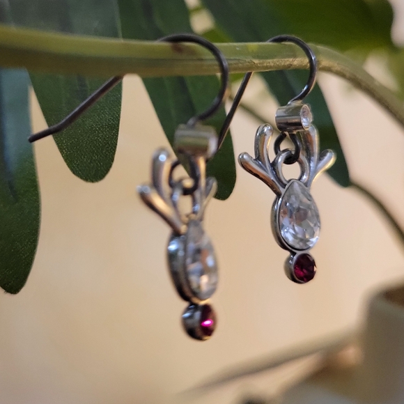 🎄 Adorable Classy Rudolph Earrings - Picture 2 of 2